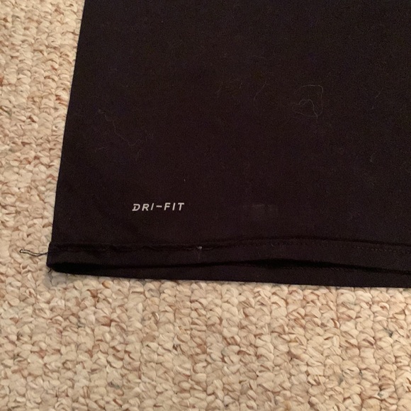 Boys size Med Nike Dri-Fit - Picture 2 of 3